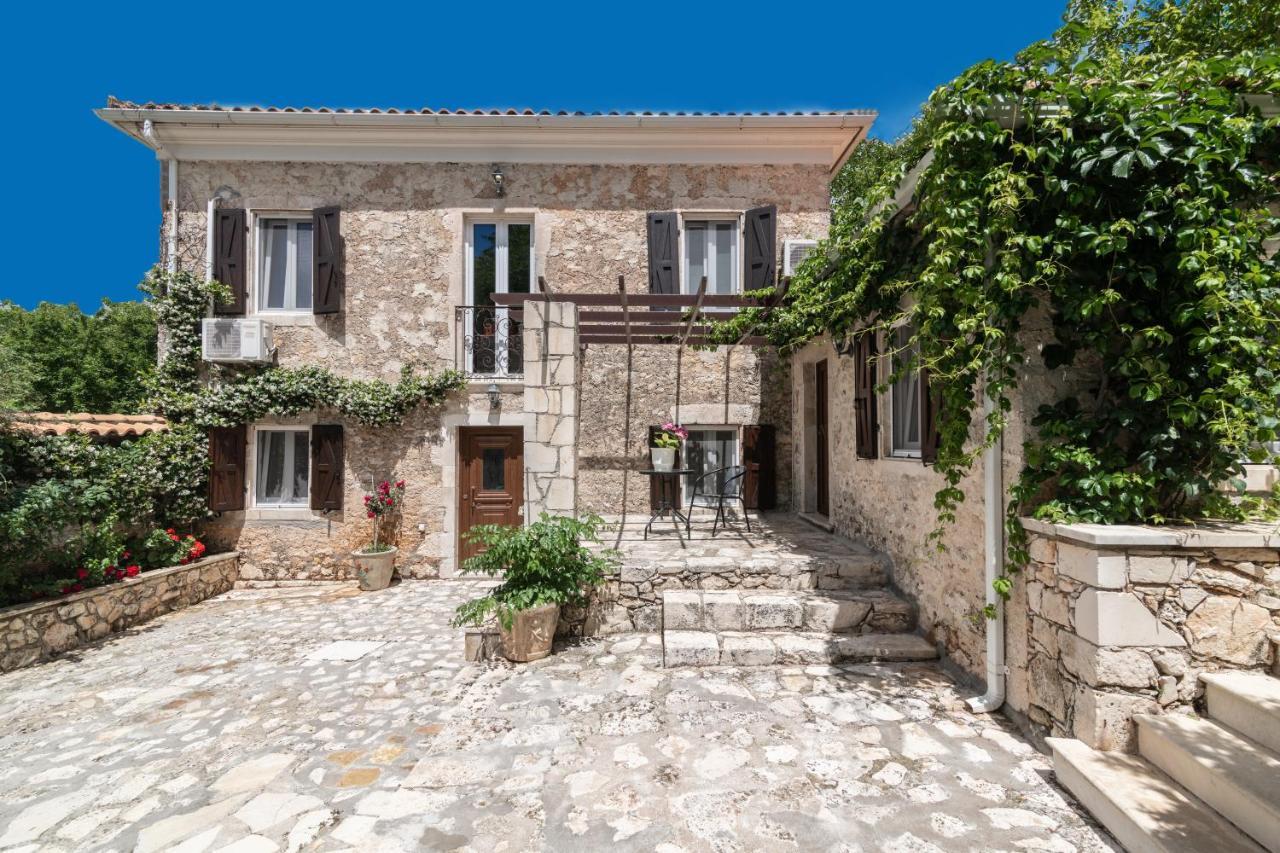 Villa Callisto- Elegant Restored Villa With Pool Gyri Exterior photo