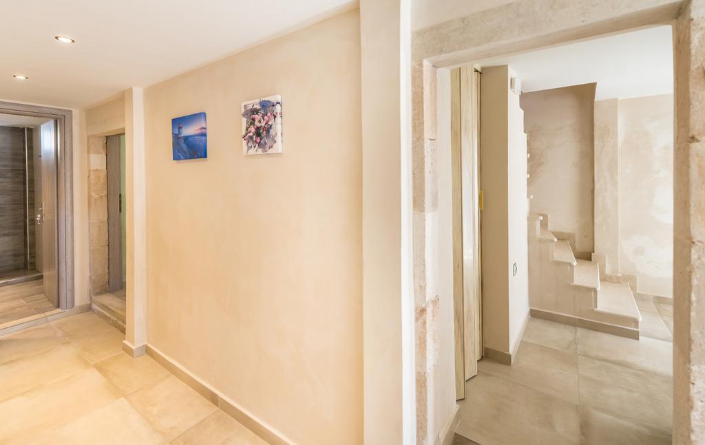 Villa Callisto- Elegant Restored Villa With Pool Gyri Exterior photo