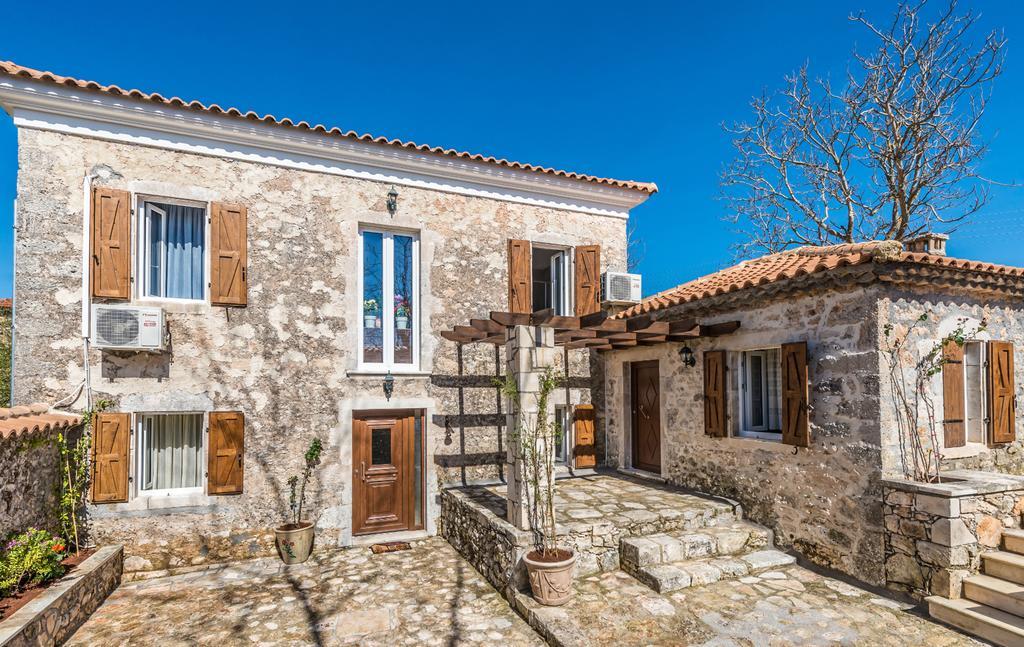 Villa Callisto- Elegant Restored Villa With Pool Gyri Exterior photo