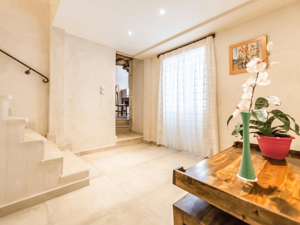 Villa Callisto- Elegant Restored Villa With Pool Gyri Exterior photo